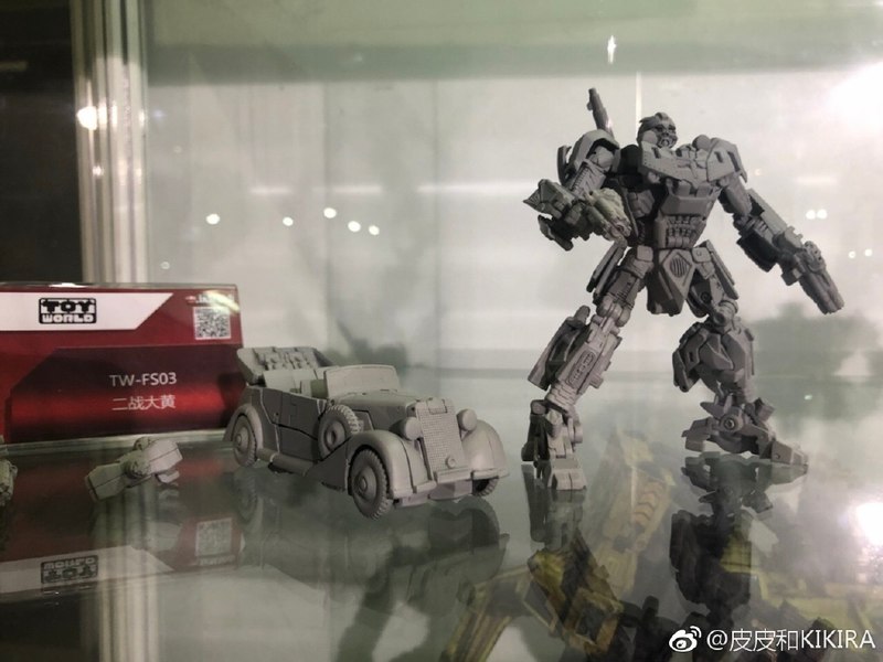 Toyworld Shows Unofficial The Last Knight Bulldog Tank And WWII Bumblebee Prototypes 09 (9 of 11)